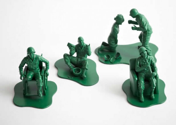 Dorothy 0025a Casualties of War Toy Soldiers 600x427 Little green soldiers after War